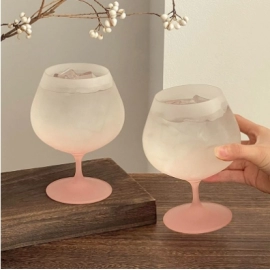 High aesthetic gradient powder frosted glass cup, French high footed glass, home design sense, red wine glass, champagne juice glass
